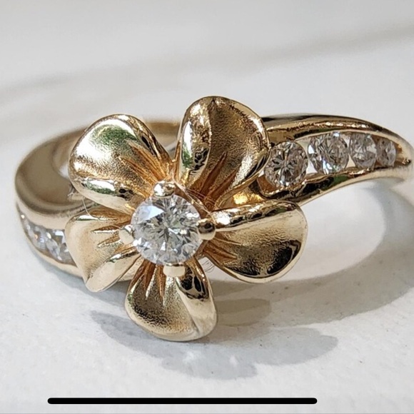 Na Hoku Jewelry - Na Hoku 14K Plumeria Swirl Diamond Ring